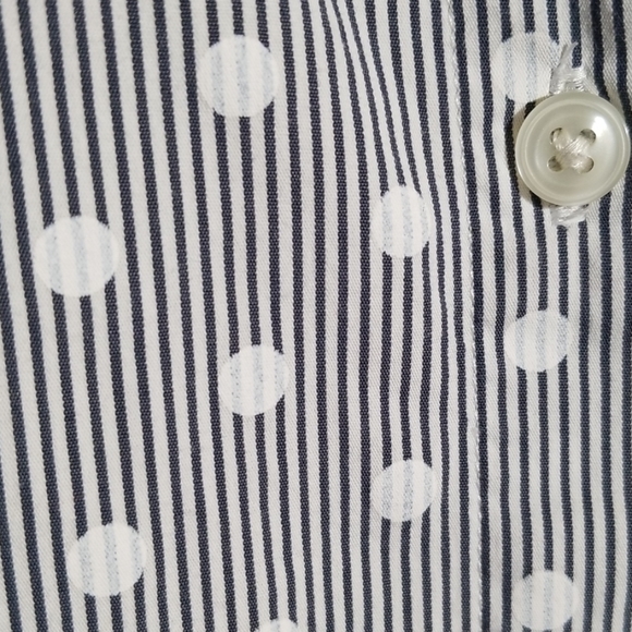 🍀Ann Taylor, gray & white striped shirt size 4 - Picture 3 of 9